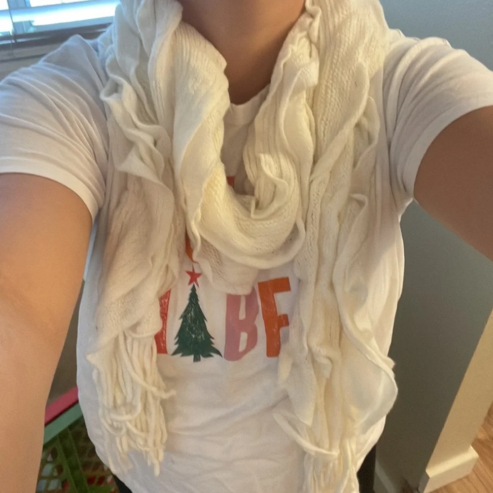 Cute Ruffle Scarf - Picture 3 of 5